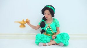 Настя как Жасмин и папа Джин в лампе Алладина