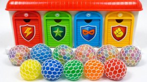 Мультики для детей. Яркие, мягкие шарики и игрушки у гаража. Мультики залипалки для малышей