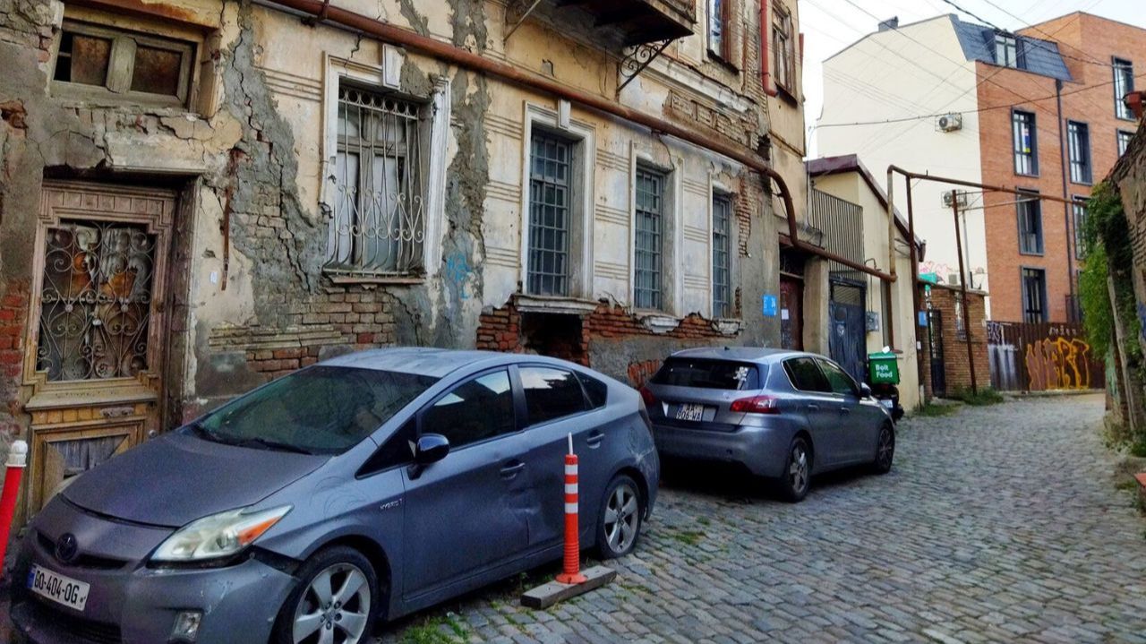 Каха Каладзе предложил жителям Тбилиси новую программу расселение из ветхого жилья смотреть онлайн