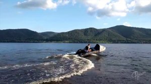 Стояночно-ходовой тент "Фролыч 3в1" на воде в положении полурубка и носовой