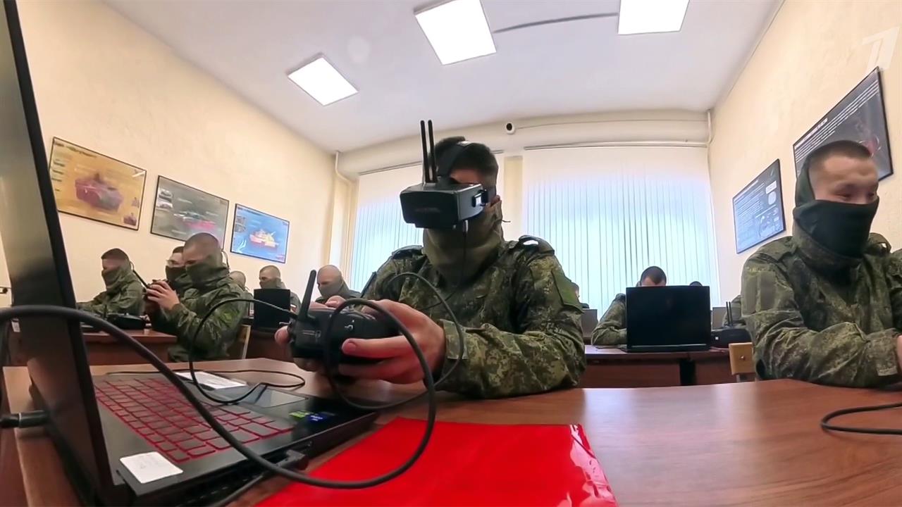 В России наблюдается ажиотаж среди желающих служить в войсках беспилотных систем. смотреть онлайн