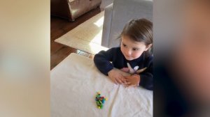 Этой девочке запретили есть конфеты…