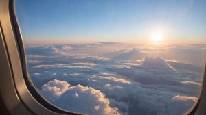 Восход солнца из окон иллюминатора самолета- захватывающее зрелище в полете.
