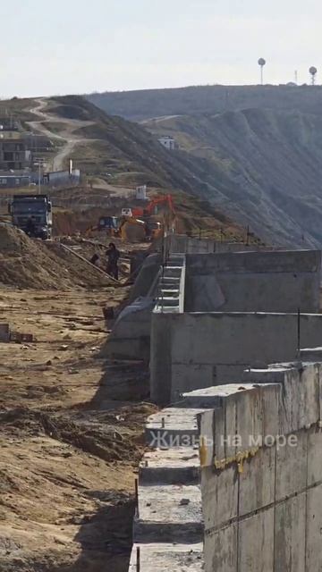 В Анапе кипит строительство продолжения Белой набережной👍 смотреть онлайн