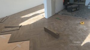 Укладка ламината WOODstyle ARROW ёлочкой.