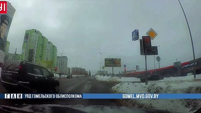 За проезд на запрещающий сигнал светофора житель Мозыря лишен права управления смотреть онлайн