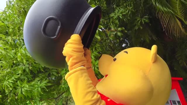 Настя собирается на три вечеринки одновременно смотреть онлайн