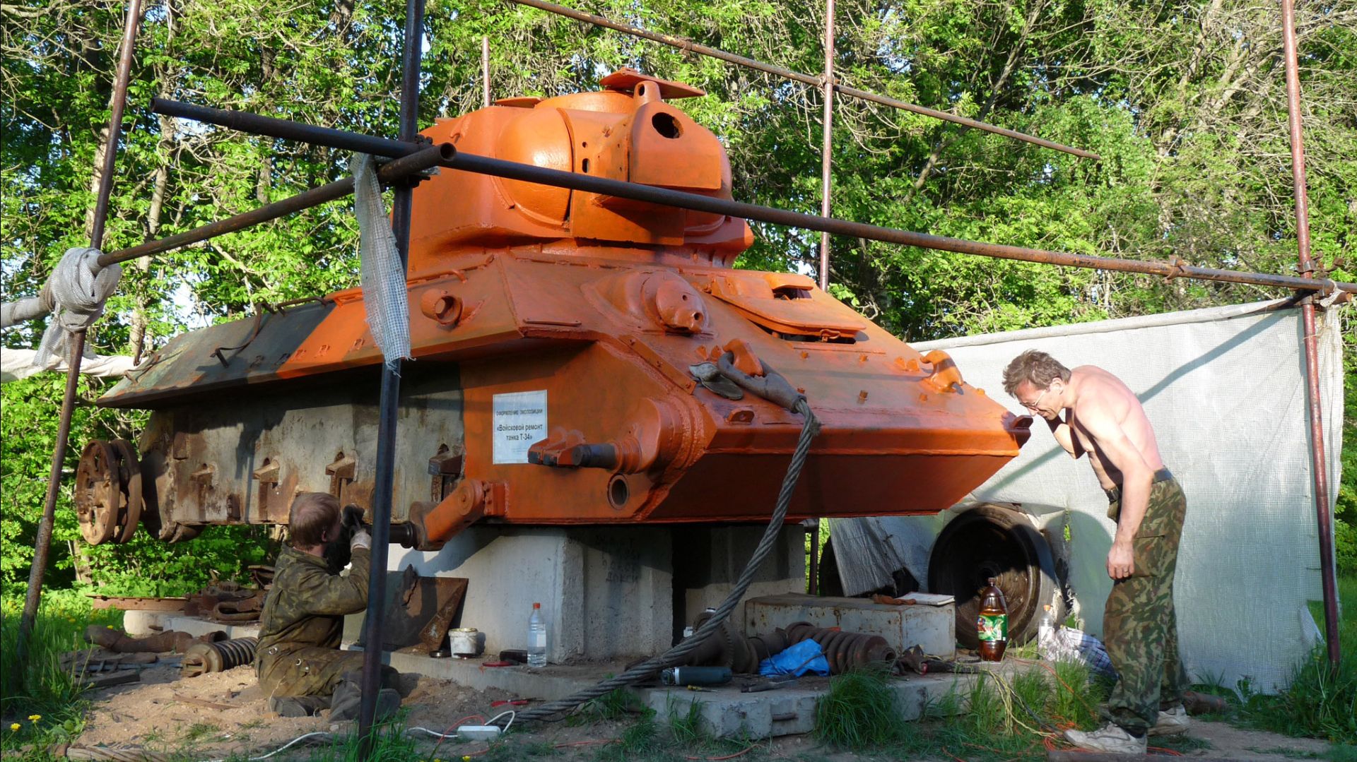 Работы по танку Т-34 в Музее Т-34, май 2009 смотреть онлайн