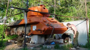 Работы по танку Т-34 в Музее Т-34, май 2009