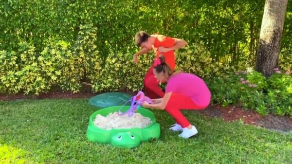 Nastya invited friends to the Playdate