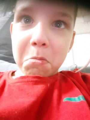 следил за братом