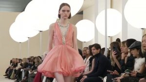 Показ женской коллекции Giambattista Valli осень-зима 2024-2025