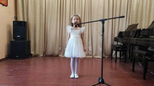 Сычёва Юлия
муз. О. Фельцмана сл. И. Шаферана
"Ёлочка, ёлка"