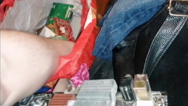 Как я зарабатываю лазая по мусоркам Питера? Dumpster Diving смотреть онлайн