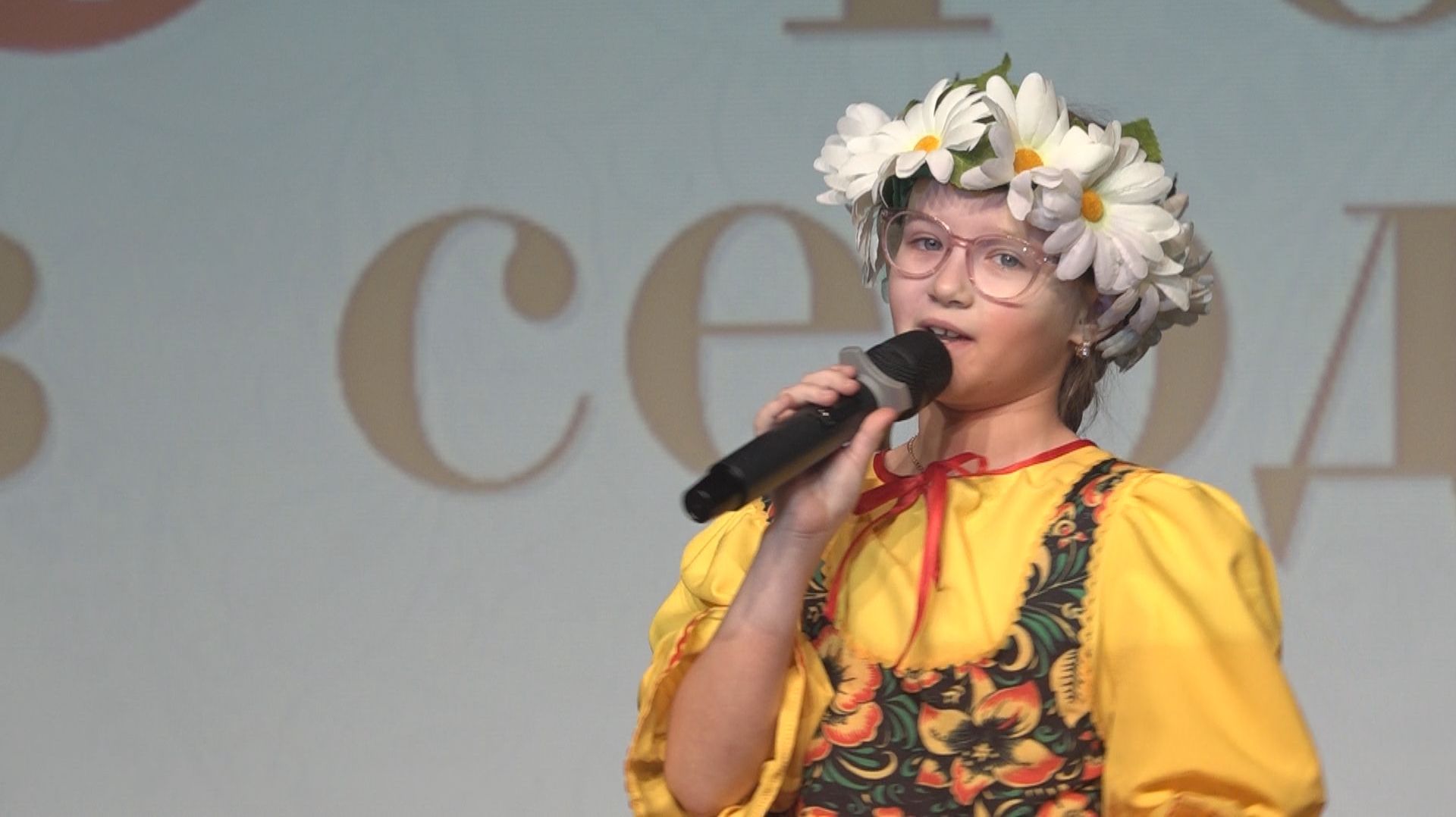 ЗВЕЗДЫ НАЧИНАЮТСЯ ЗДЕСЬ смотреть онлайн