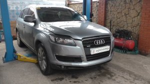Пропали тормоза замена передних тормозных шлангов и колодок на АУДИ Q7 2008 AUDI Q7 3,6 бензин