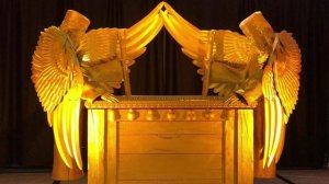 Какие имена у двух Ангелов, находящихся по обе стороны Ковчега Завета?