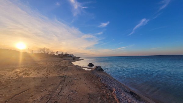 Жара, начинается весна на Азовском море. Погуляем по пляжам