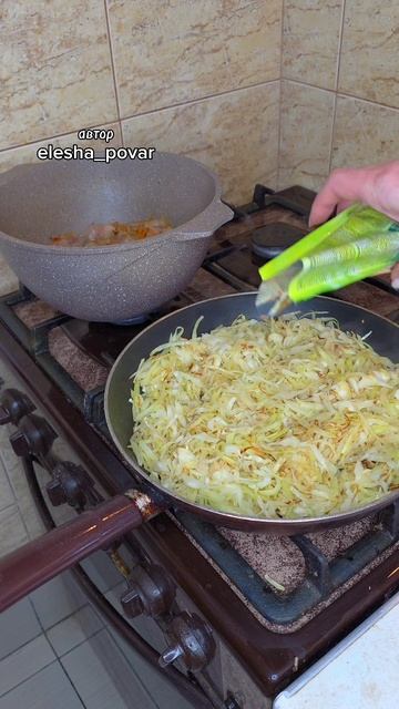 Сытное, вкусное блюдо. Тушеная картошка с мясом и капустой смотреть онлайн