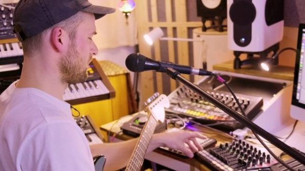 4.09 - Live performance