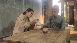 Собираю урожай овощей для продажи на рынке и ухаживаю за щенками. Жизнь в глубинке Вьетнама