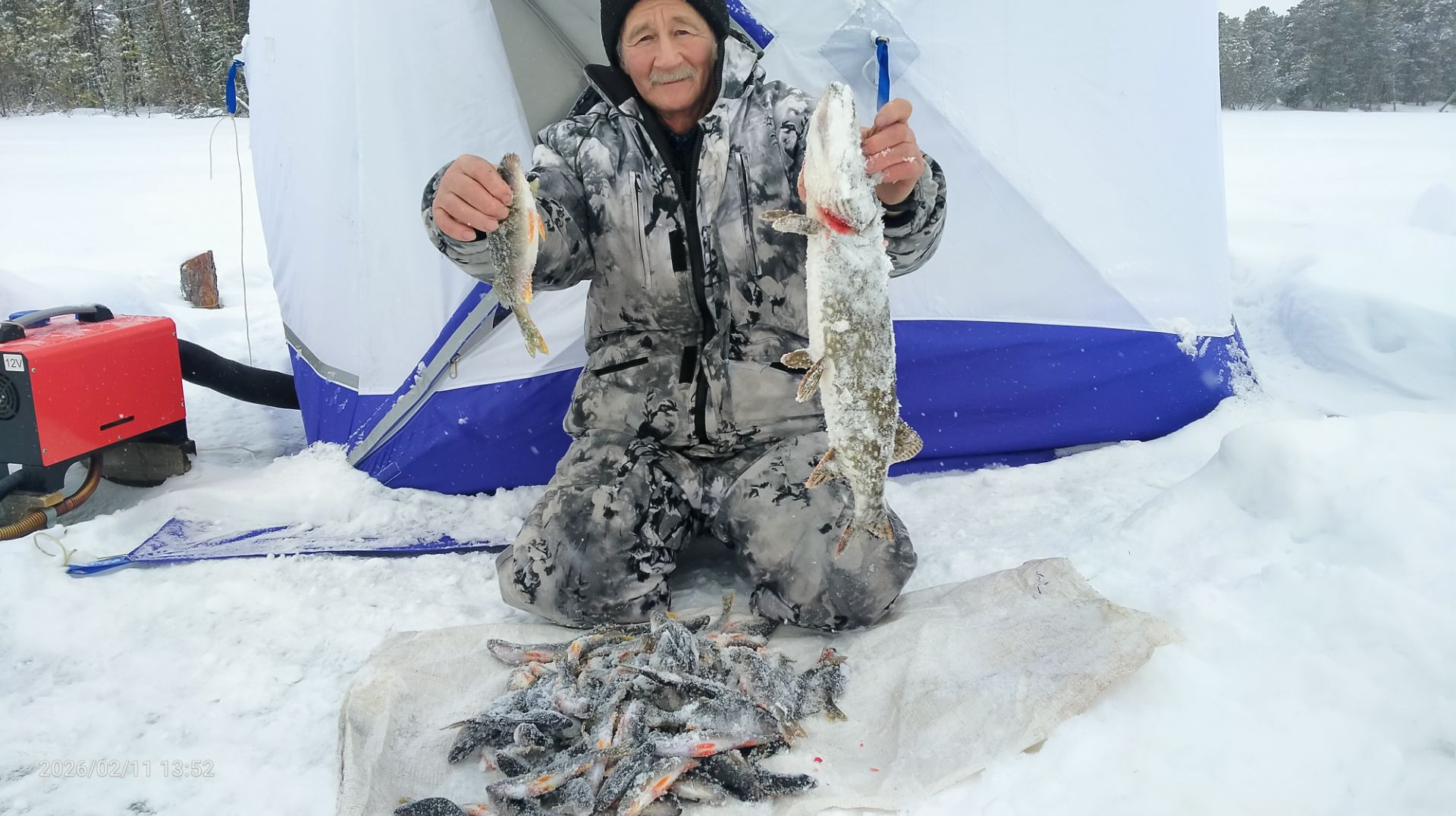 Ночевал в палатке. Поймал щук. Это настоящая рыбалка. смотреть онлайн