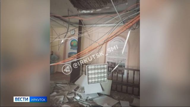 Потолок обвалился в начальном блоке школы № 64 Иркутска смотреть онлайн