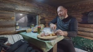 ИЗБА В ЛЕСУ. ТЕПЛО И УЮТ. ИНТЕРЕСНАЯ НАХОДКА В ТАЙГЕ...