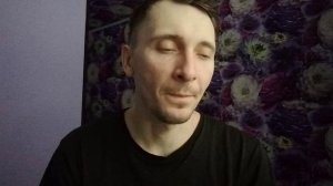 Почему телевизор JVC зависает на заставке?