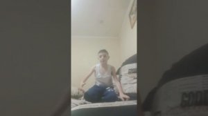 учу драться