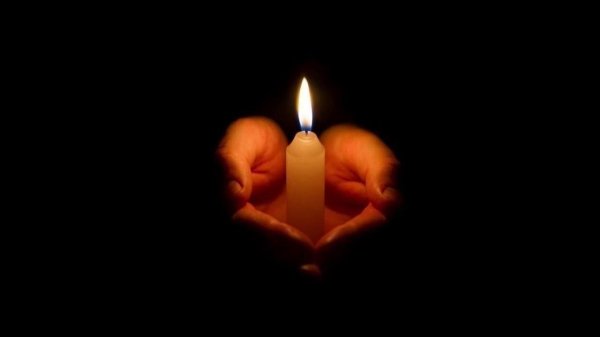 УМЕР ОЛЕГ . ДИАГНОЗ НЕИЗВЕСТЕН . ПЕЧАЛЬНО .