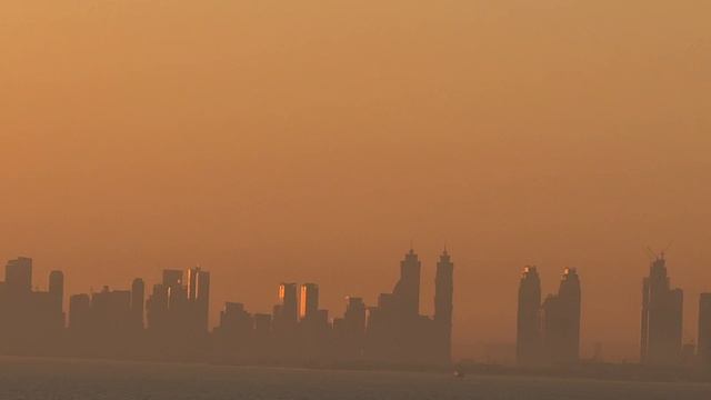 Запечатлела красивейший рассвет на фоне небоскребов Дубая #дубай #msceuribia