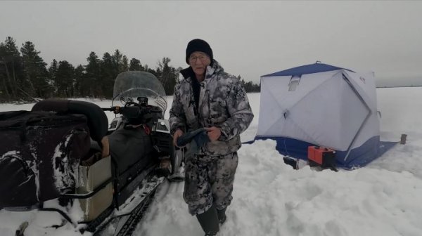 Таёжное озеро. Выставляю жерлицы. Наловил окуней.