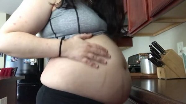 Девушка с большим пузиком ❤️