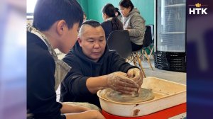 Участник программы «Герои 08» Эрдни Очир-Араев проводит мастер-классы по гончарному делу