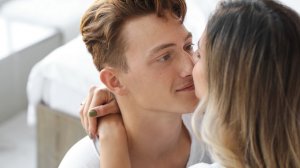 Молодоженам