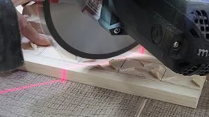 Фигурный рисунок на дереве при помощи торцевой пилы..