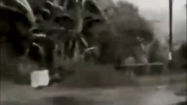 Сильный шквалистый ветер в Восточной Яве смотреть онлайн