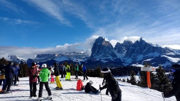 Горнолыжный курорт в Италии Доломит. Забрались на гору. Посетили аутлет.