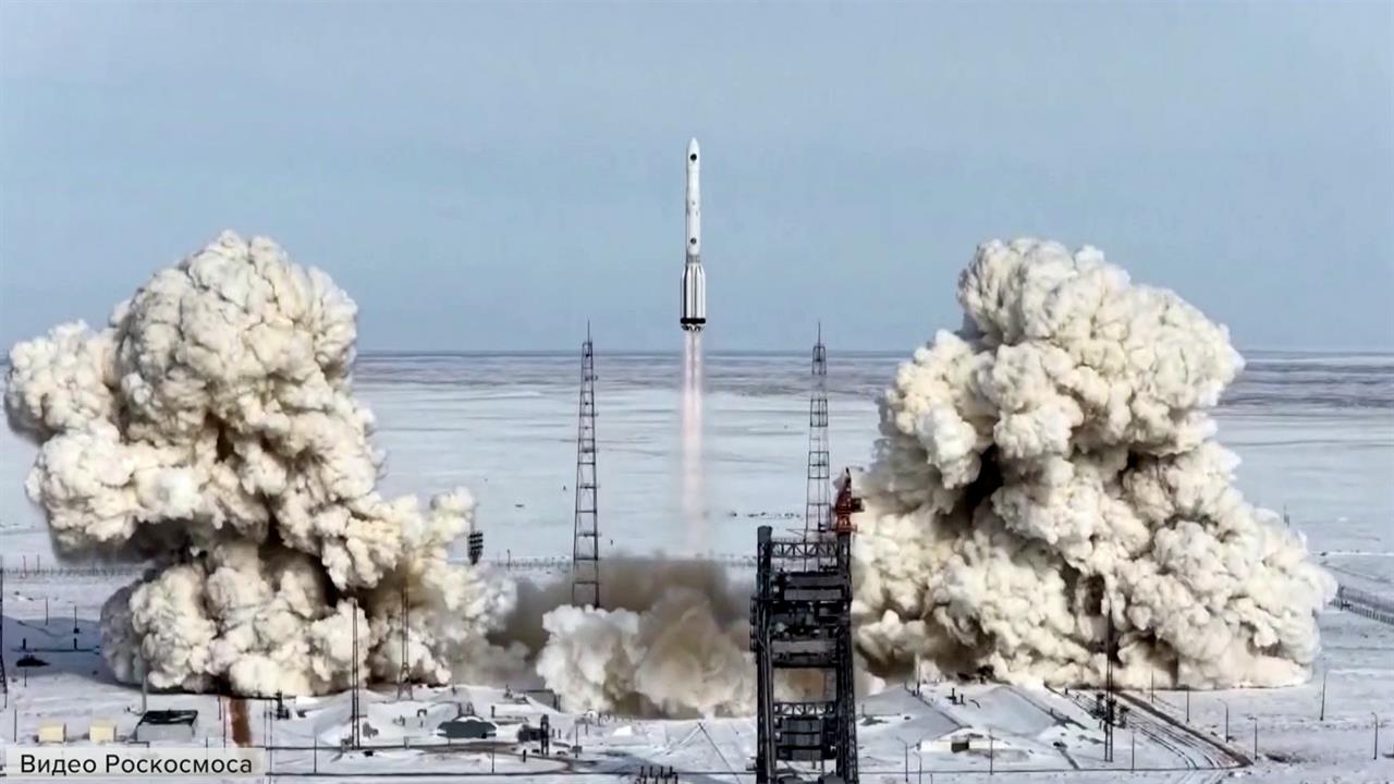 Ракета-носитель "Протон-М" вывела на орбиту метеоспутник. смотреть онлайн