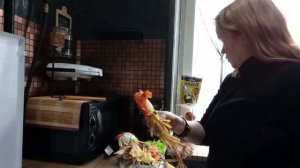 Перестановка на кухне 🥴 Перетаскиваю холодильник😁 Уборка 😁