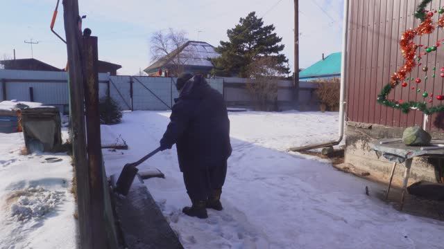 Труженики вкалывают целый день дома и вкусно кушают ПОДВАЛ ИЛЬИЧА жизнь в далеке от города смотреть онлайн