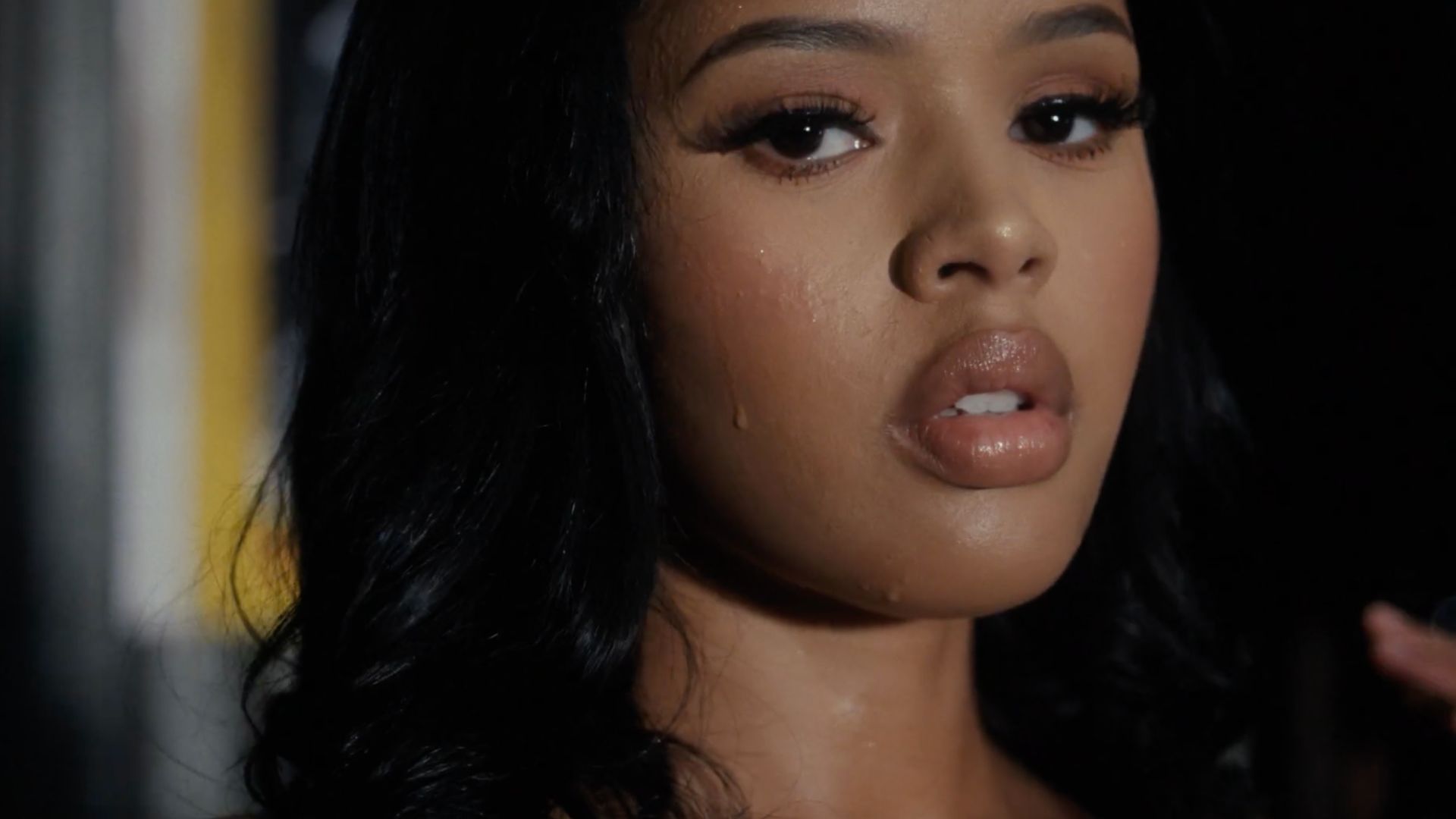 Девушки доминируют в новом видео Ганны и Криса Брауна на ремикс wgft. смотреть онлайн