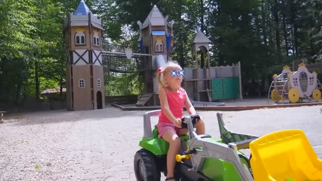 Настя работает в парке аттракционов для детей и следит смотреть онлайн