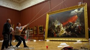 В Русском музее приступили к финальном этапу монтажа картины Брюллова "Последний день Помпеи".