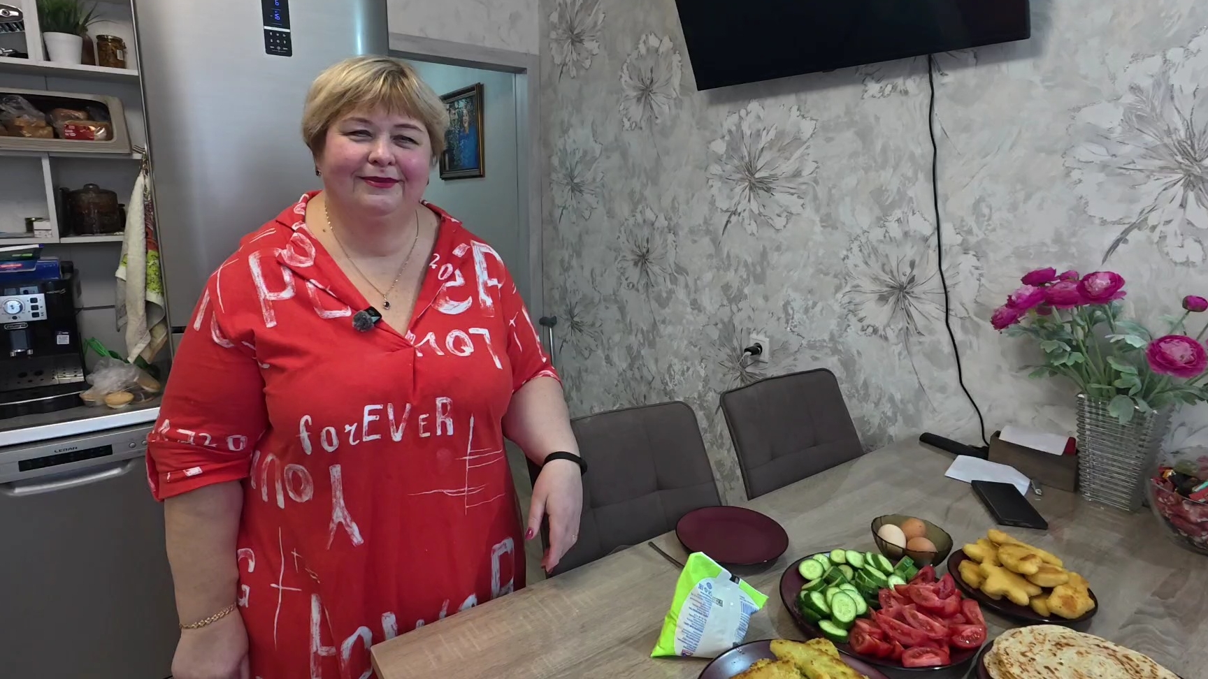 Закупаем пернатым еду. Обзор наших покупок. Жарим новые котлетки и катламу. смотреть онлайн