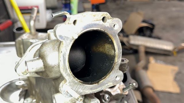 Toyota Land Cruiser Prado с пробегом почти 192 000 км на ультразвуковой чистке впускного коллектора смотреть онлайн