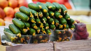 «Технология продаж»: почему огурцы догнали по цене мясные деликатесы