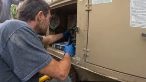 Дробить и просеивать породу