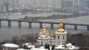 «Пауки в банке»: кто и как пытается удержать Зеленского у власти на Украине